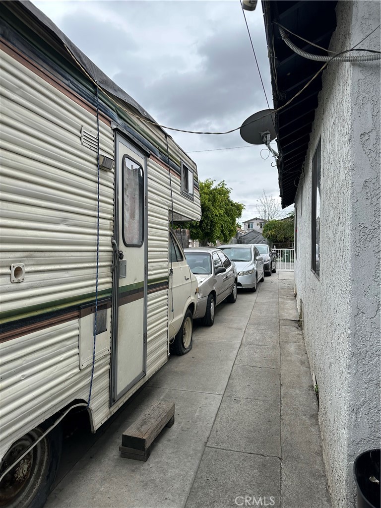 https://media.crmls.org/medias/9dec15d3-e5d3-4dac-92aa-2f5178445191.jpg?preset=X-Large
