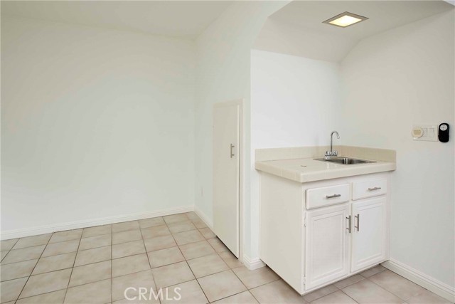6121 Shoup Avenue, Woodland Hills CA: https://media.crmls.org/medias/9decab85-6590-44ee-8af5-60b50467c5b8.jpg