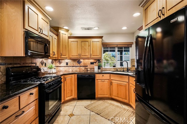 Detail Gallery Image 11 of 66 For 257 Picholine Way, Chico,  CA 95928 - 3 Beds | 2/1 Baths