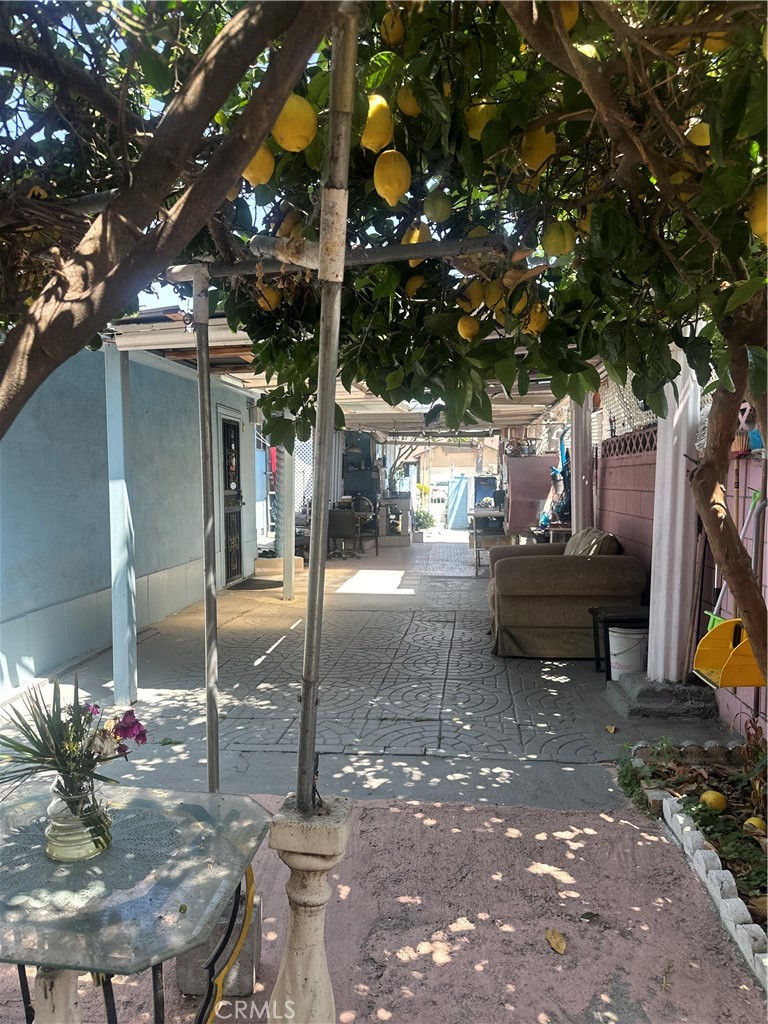 https://media.crmls.org/medias/9dee3085-9677-420e-918c-d88de61eb099.jpg?preset=X-Large
