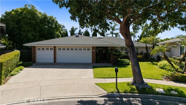 13811 Palace Way, Tustin CA: https://media.crmls.org/medias/9dee5625-e61b-45cf-b4e0-eefc1feb0d09.jpg