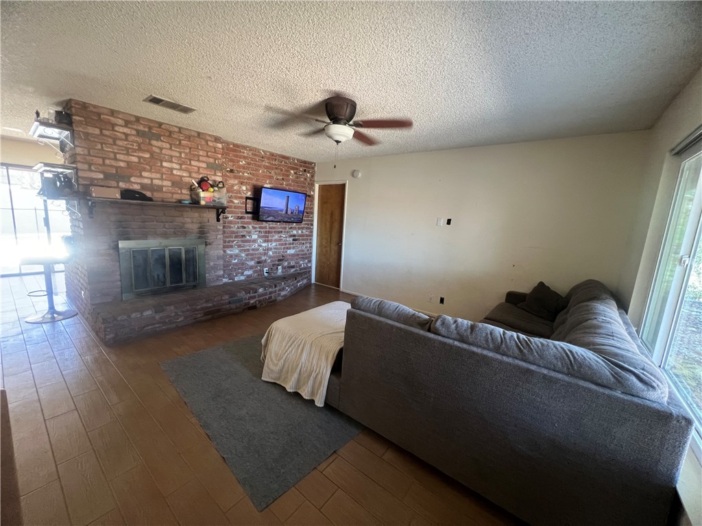 Detail Gallery Image 3 of 24 For 940 Cactus Ct, Barstow,  CA 92311 - 3 Beds | 2 Baths