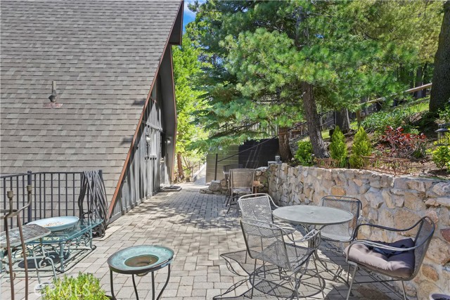 Detail Gallery Image 2 of 31 For 323 Mittry Ln, Lake Arrowhead,  CA 92352 - 3 Beds | 2 Baths
