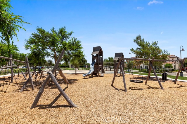 2777 E Bordeaux Drive, Ontario CA: https://media.crmls.org/medias/9dee7cc1-7e07-4e40-ac91-17944353929e.jpg