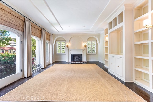 580 S Sweetzer Ave, Los Angeles CA: https://media.crmls.org/medias/9deea9f4-e635-4af4-a7be-f2227071c5e8.jpg
