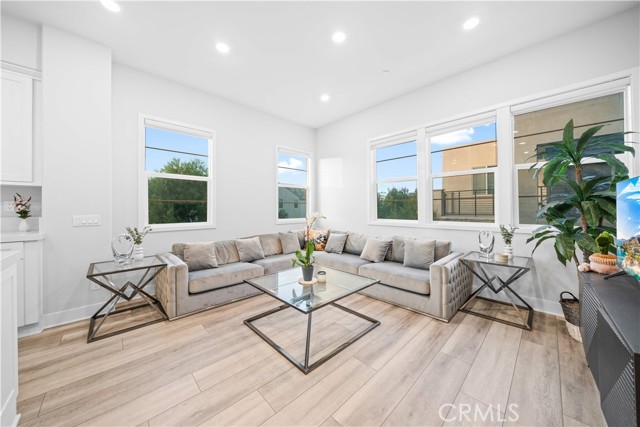 Detail Gallery Image 14 of 46 For 119 Glance, Irvine,  CA 92618 - 3 Beds | 2/1 Baths