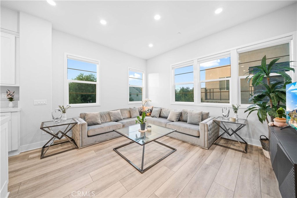 MLS #OC25272346 image #13