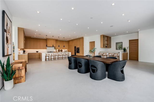 Detail Gallery Image 13 of 43 For 4930 Palomar Dr, Tarzana,  CA 91356 - 6 Beds | 6/1 Baths