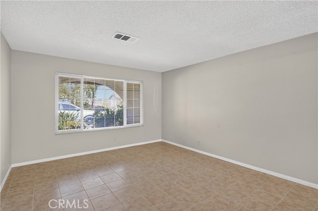 Detail Gallery Image 13 of 51 For 10728 Valley Dr, Riverside,  CA 92505 - 4 Beds | 2/1 Baths