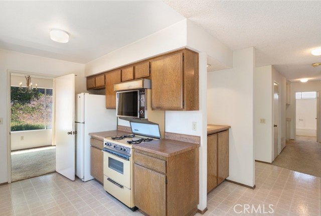 Detail Gallery Image 8 of 26 For 2740 Whitney St, San Diego,  CA 92111 - 3 Beds | 2 Baths