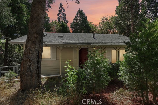 Detail Gallery Image 2 of 61 For 854 Bergschrund Dr, Crestline,  CA 92325 - 4 Beds | 2 Baths