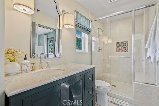 Detail Gallery Image 14 of 36 For 2200 Walnut Ave, Manhattan Beach,  CA 90266 - 5 Beds | 4/1 Baths