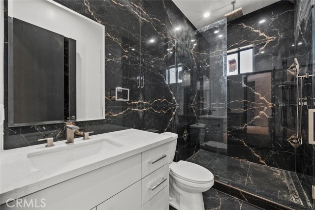 Detail Gallery Image 10 of 39 For 12937 W Kilikia Dr, North Hollywood,  CA 91605 - 4 Beds | 4 Baths