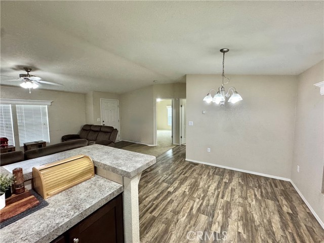 Detail Gallery Image 8 of 18 For 5800 Hamner #156,  Corona,  CA 91752 - 3 Beds | 2 Baths