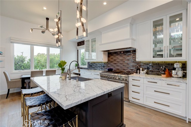 665 19th Street, Manhattan Beach, California 90266, 5 Bedrooms Bedrooms, ,7 BathroomsBathrooms,Residential,Sold,19th,SB22011803