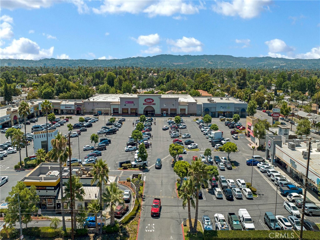 https://media.crmls.org/medias/9df2c1b1-28a6-4c4a-a05a-62c661e55fec.jpg?preset=X-Large
