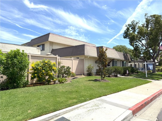 Detail Gallery Image 3 of 18 For 9674 Paseo De Oro, Cypress,  CA 90630 - 3 Beds | 2 Baths