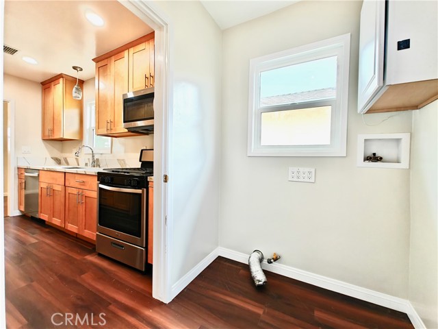 745 W E Street, Ontario CA: https://media.crmls.org/medias/9df33999-a176-4adf-bf7b-7d5c7c71d516.jpg