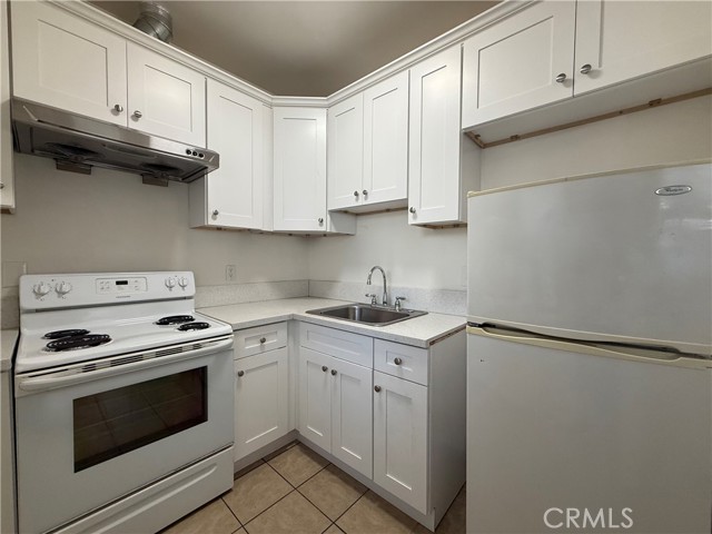 61 N Chester Avenue, Pasadena CA: https://media.crmls.org/medias/9df35ae2-fa24-4ef9-a4e9-403d8c300214.jpg