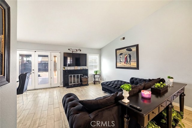 Detail Gallery Image 5 of 25 For 13847 Golden Eagle Ct, Moreno Valley,  CA 92553 - 2 Beds | 1 Baths