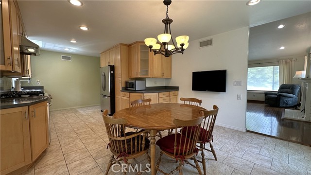 Detail Gallery Image 8 of 31 For 12111 Eddleston Dr, Porter Ranch,  CA 91326 - 4 Beds | 2 Baths