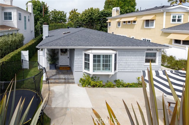 2825 Valley Drive, Manhattan Beach, California 90266, 4 Bedrooms Bedrooms, ,2 BathroomsBathrooms,Residential,Sold,Valley,SB21214274