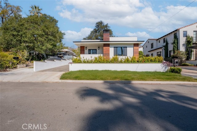 421 Mariposa Avenue, Sierra Madre CA: https://media.crmls.org/medias/9df510d8-c04f-4833-93a8-f5bcd6f346a1.jpg