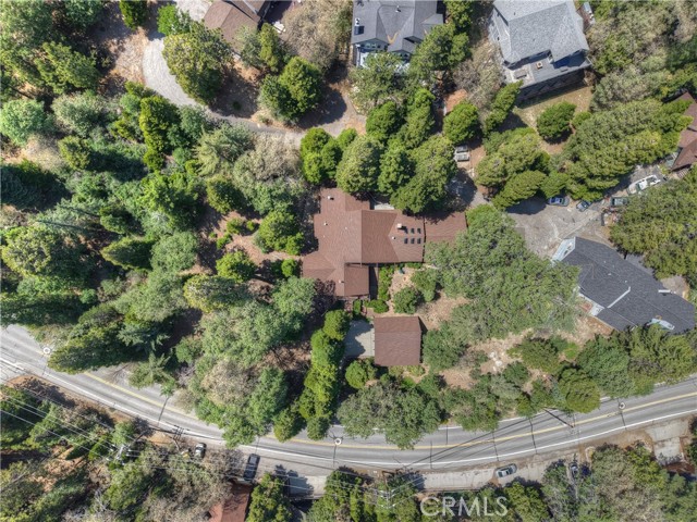 27280 Peninsula Drive, Lake Arrowhead CA: https://media.crmls.org/medias/9df533c3-b392-4f81-af50-ae17d51cb81a.jpg