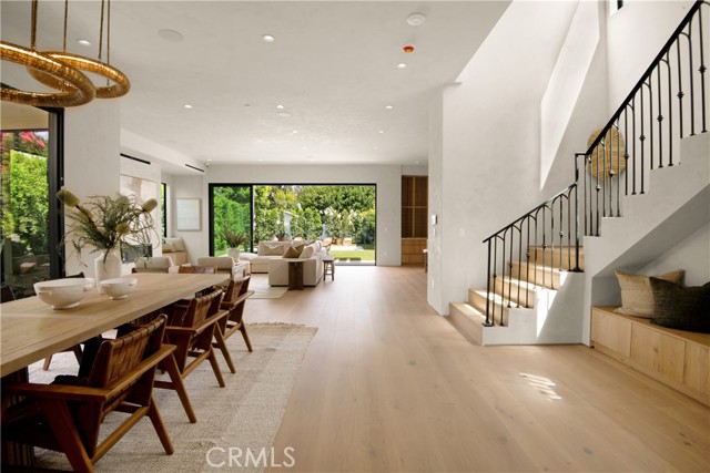 Detail Gallery Image 2 of 22 For 4500 Calhoun Ave, Sherman Oaks,  CA 91423 - 4 Beds | 4/1 Baths