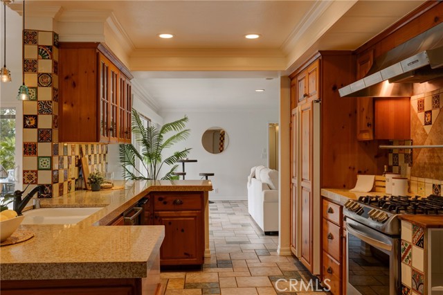2233 Heather Lane, Newport Beach CA: https://media.crmls.org/medias/9df5c2db-ef1a-4dd2-825d-c40e650d46e8.jpg