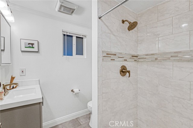 4201 Topanga Canyon Blvd, Woodland Hills CA: https://media.crmls.org/medias/9df75cce-0a68-4e5f-a4b1-14e6ff6ff170.jpg