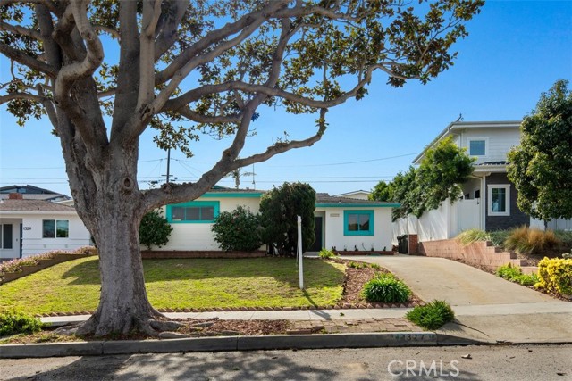 1327 Gertruda Avenue, Redondo Beach, California 90277, 3 Bedrooms Bedrooms, ,1 BathroomBathrooms,Residential,Sold,Gertruda,SB24014829