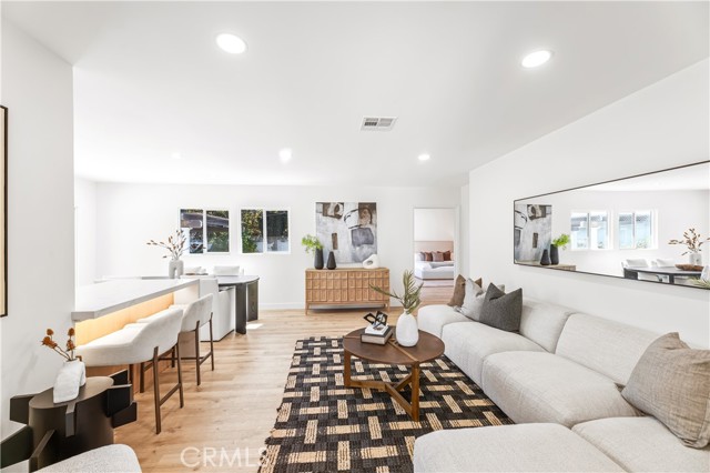 Detail Gallery Image 8 of 36 For 6742 E El Salvador, Long Beach,  CA 90815 - 3 Beds | 2 Baths