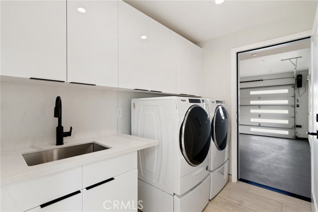 Detail Gallery Image 14 of 19 For 6830 N Lubao Ave, Winnetka,  CA 91306 - 5 Beds | 6 Baths