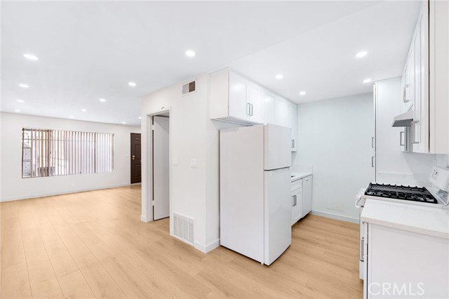 Detail Gallery Image 3 of 18 For 333 Riverdale Dr 1a,  Glendale,  CA 91204 - 2 Beds | 1/1 Baths