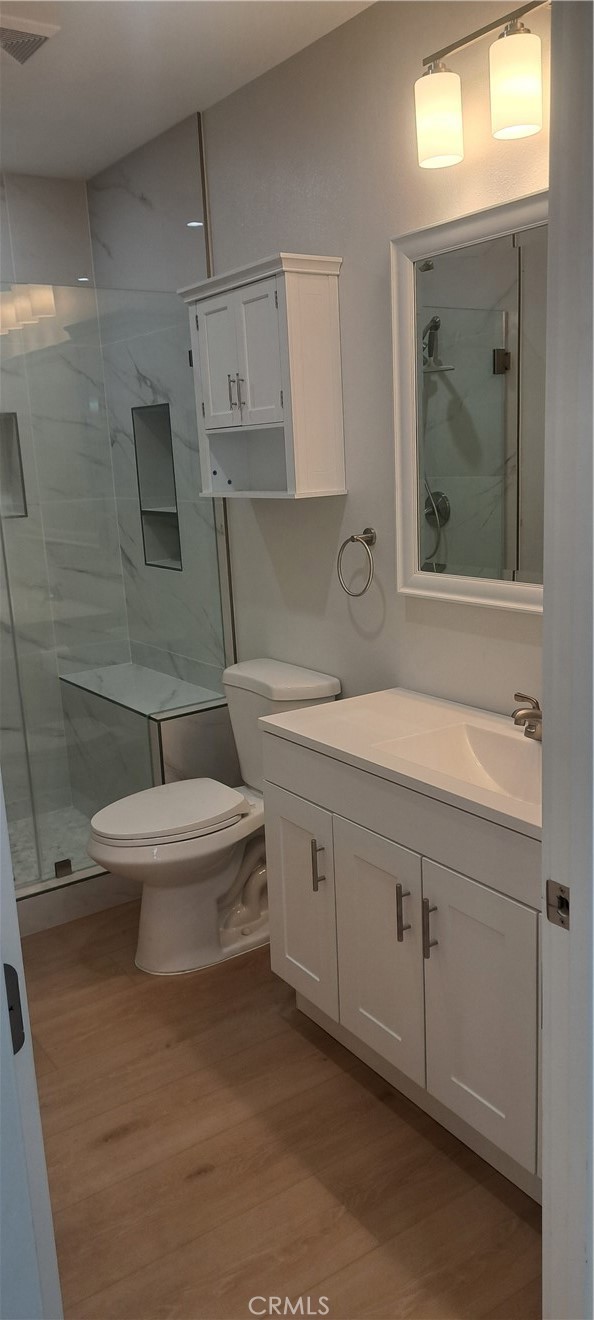 33 Willow Tree Lane, Irvine CA: https://media.crmls.org/medias/9df9e34d-df25-412e-8934-9ee0d9731faa.jpg