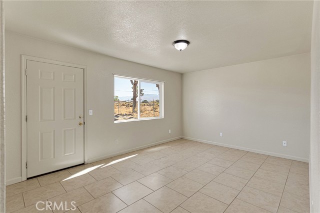 Detail Gallery Image 15 of 32 For 12419 Pawnee Rd, Apple Valley,  CA 92308 - 3 Beds | 2 Baths