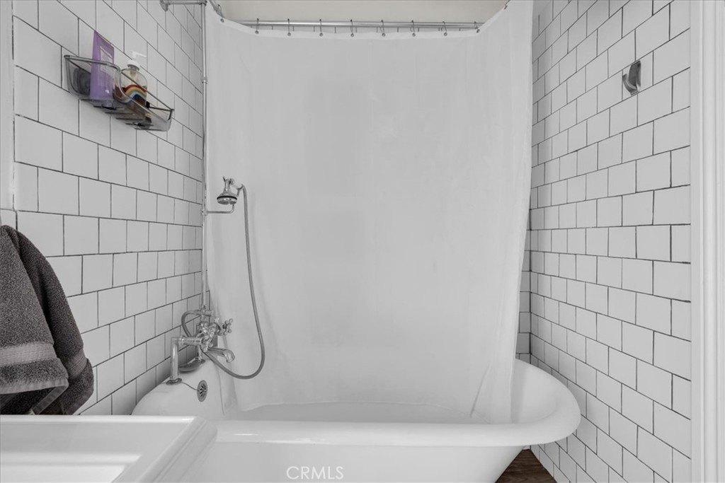 https://media.crmls.org/medias/9dfa212b-0e33-4011-ac00-05b245492d22.jpg?preset=X-Large