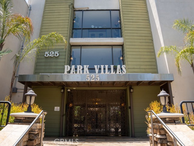 525 S Ardmore Avenue, Los Angeles CA: https://media.crmls.org/medias/9dfab5ef-851c-4acd-844b-e16f775fe56e.jpg