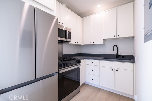 Detail Gallery Image 20 of 22 For 7913 Lasaine, Northridge,  CA 91325 - 4 Beds | 3/1 Baths