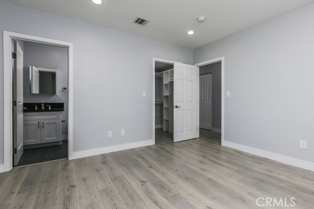 529 W 80th Street, Los Angeles CA: https://media.crmls.org/medias/9dfc38b4-bd83-424e-801a-07d1f1534a5c.jpg