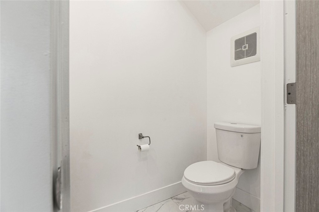 https://media.crmls.org/medias/9dfccb6d-ade2-4bc4-8815-0e85e20a5dd6.jpg?preset=X-Large