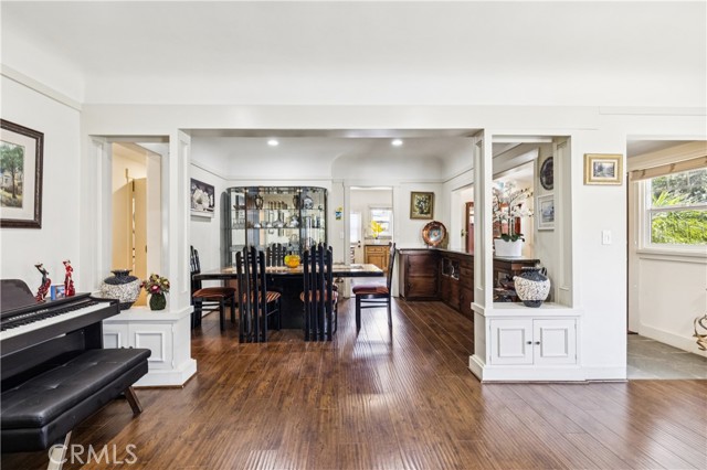 Detail Gallery Image 12 of 58 For 13621 Erwin St, Van Nuys,  CA 91401 - 4 Beds | 3 Baths