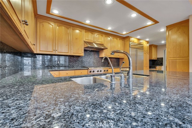 Detail Gallery Image 3 of 59 For 12305 Ridge, Los Angeles,  CA 90049 - 2 Beds | 2/1 Baths