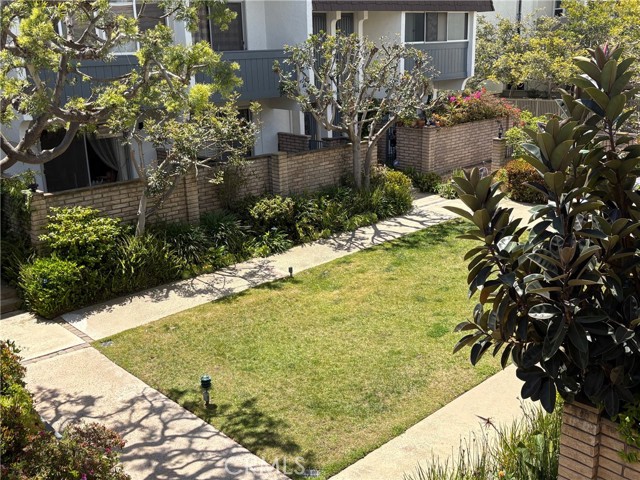 Detail Gallery Image 2 of 24 For 13230 Fiji Way #F,  Marina Del Rey,  CA 90292 - 2 Beds | 2/1 Baths