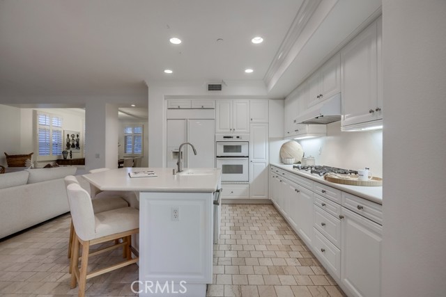 2569 Bungalow Place, Corona del Mar CA: https://media.crmls.org/medias/9dfe8fd0-acd1-449a-b78e-d74b4dcc9a4d.jpg