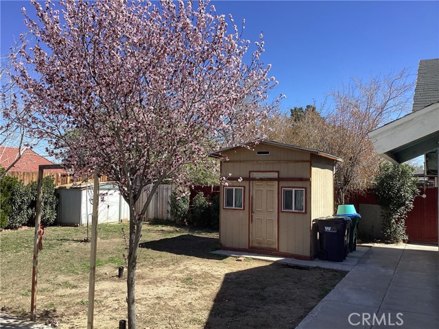 Detail Gallery Image 4 of 28 For 1305 Avnue J3, Lancaster,  CA 93535 - 3 Beds | 2 Baths