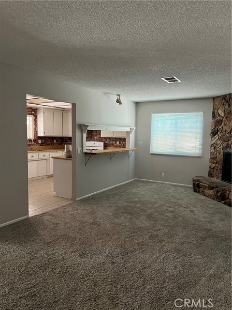 Detail Gallery Image 7 of 10 For 14457 Willow, Hesperia,  CA 92345 - 3 Beds | 2 Baths