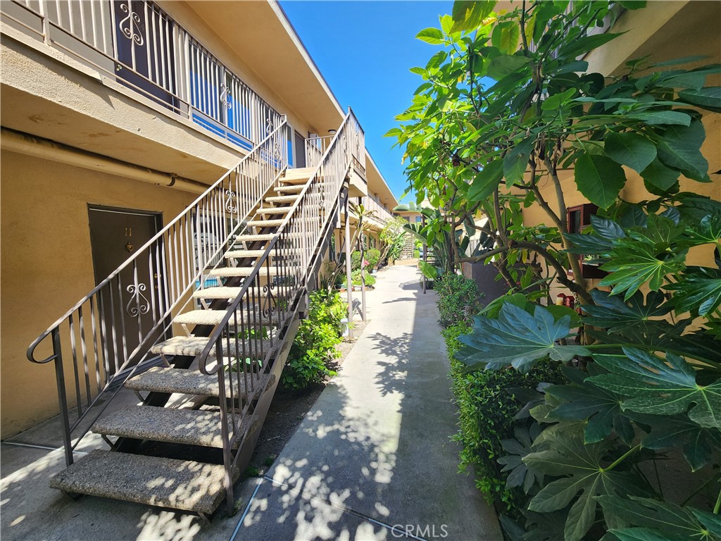 https://media.crmls.org/medias/9e00e29d-b22b-4368-aa11-53ce0286b8d1.jpg?preset=X-Large
