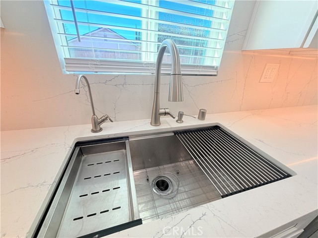 Detail Gallery Image 8 of 34 For 1765 Garvin, Simi Valley,  CA 93065 - 5 Beds | 3/1 Baths